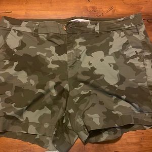 Camo Print Old Navy Everyday Shorts. Size 14 super lightweight and comfy.
